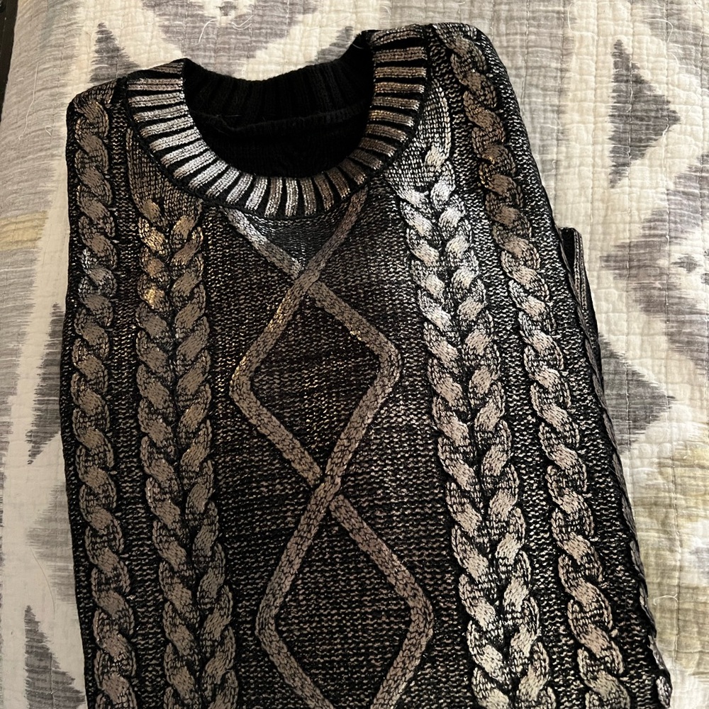 Chic Metallic Patterned Sweater - Picture 6 of 6